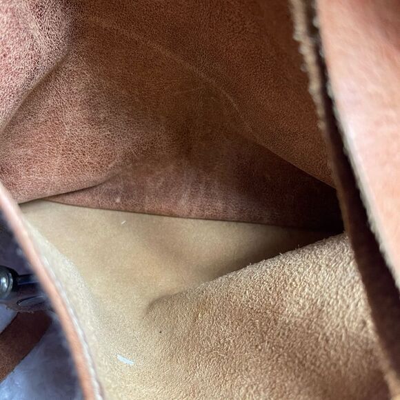 Heartstrings weathered leather tan extra large tote antique tone hardwares. - Picture 10 of 14